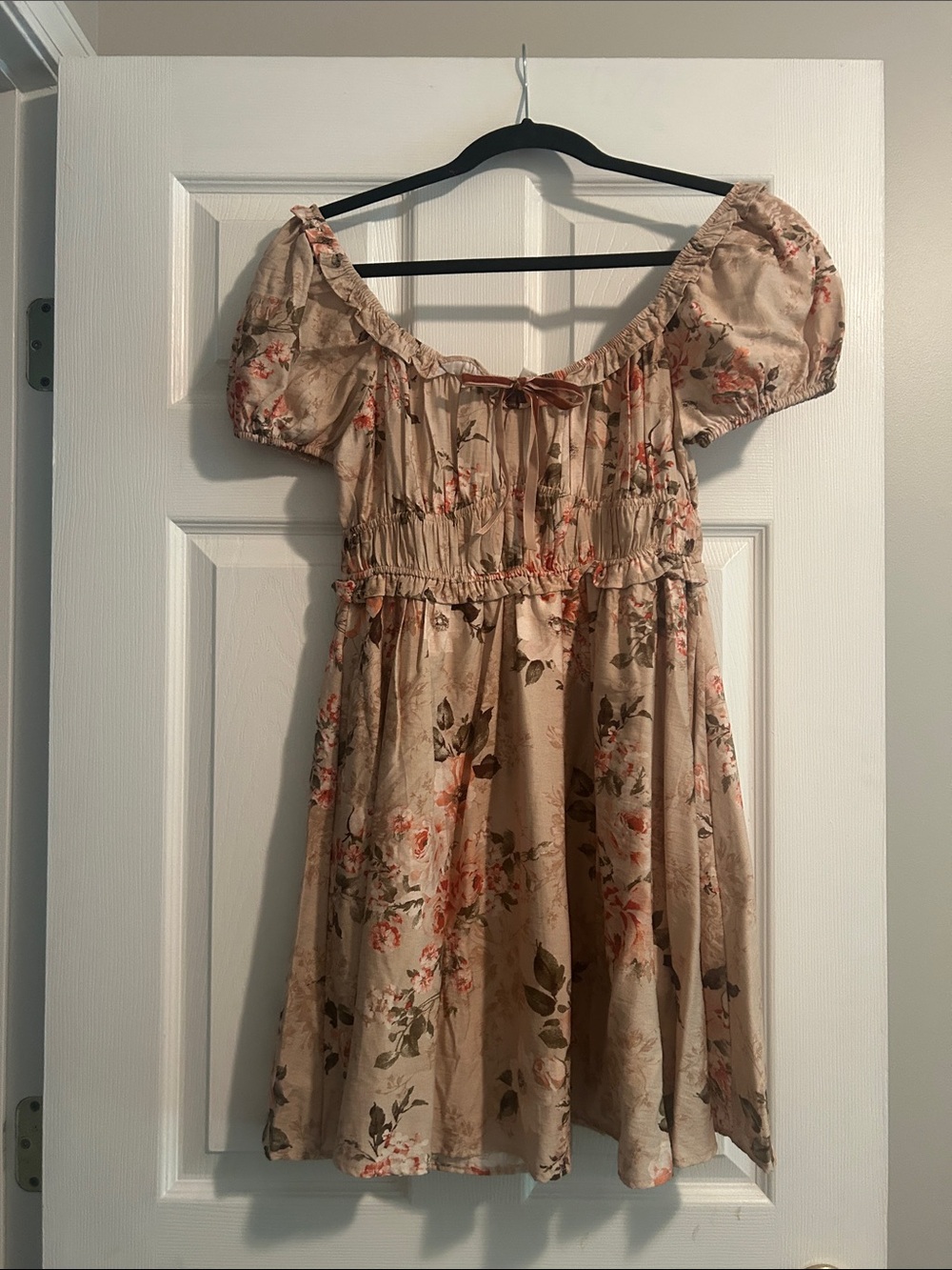 blu pepper woman’s Beige Floral Puff-Sleeve Dress Size M